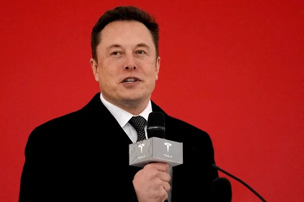 İlon Mask “Tesla”nın səhmlərini rekord qiymətə satdı İlon Mask “Tesla”nın səhmlərini rekord qiymətə satdı