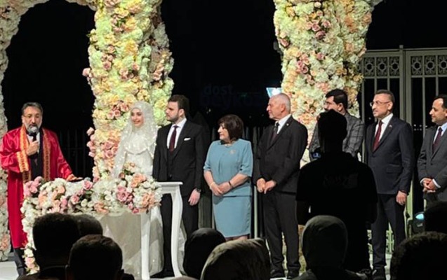 Sahibə Qafarova Mustafa Şentopun oğlunun toyunda – FOTO Sahibə Qafarova Mustafa Şentopun oğlunun toyunda – FOTO