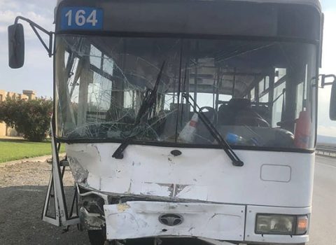 Bakı-Ələt-Qazax magistralında avtobusla minik maşını toqquşdu – Ölən və yaralanan var