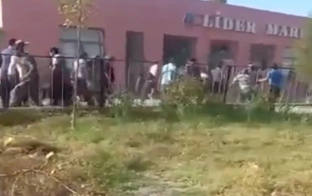 Bərdədə zorakılığa məruz qalan qızın kəndində qarşıdurma – VİDEO Bərdədə zorakılığa məruz qalan qızın kəndində qarşıdurma – VİDEO