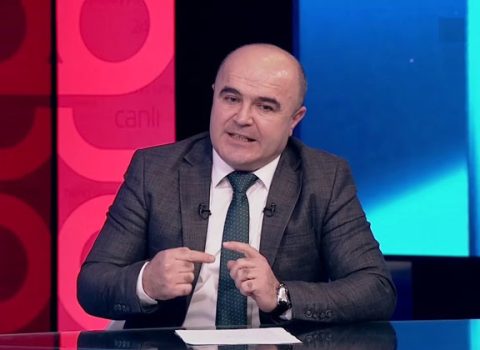 Ekspert: “150 min müəllimi sertifikasiyadan keçirmək mümkün deyil”