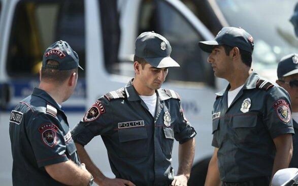 Ermənistanda polis bölməsinə bomba qoyuldu Ermənistanda polis bölməsinə bomba qoyuldu
