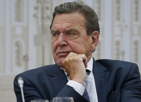 Almaniyanın sabiq kansleri Bundestaqı məhkəməyə verdi