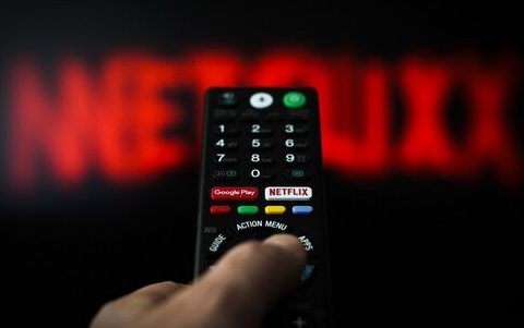 RTÜK “Netflix”i cərimələdi: “ictimai əxlaq qaydaları pozulub“