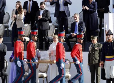 İspaniya kralının bu hərəkəti müzakirələrə səbəb oldu – FOTO
