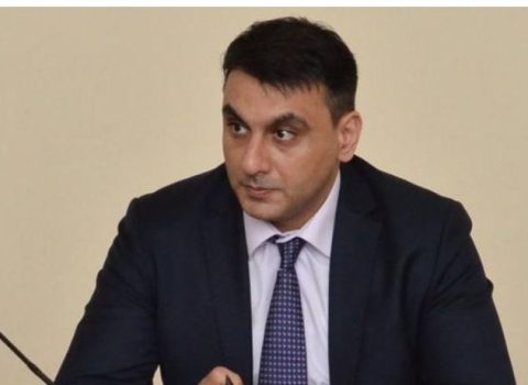 Nazir tanınmış rektorun oğluna vəzifə verdi