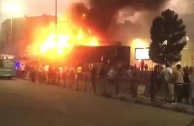 Moskva vilayətində iş adamları onları yanğından xilas edən polisləri döydü – VİDEO Moskva vilayətində iş adamları onları yanğından xilas edən polisləri döydü – VİDEO