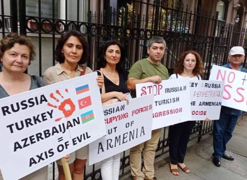 Ermənilər BMT-nin binası qarşısında AKSİYA KEÇİRDİLƏR