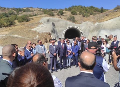 Diplomatlar Əhmədbəyli-Füzuli-Şuşa avtomobil yolunun tikintisi ilə tanış oldular