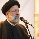 Etirazçı gənc İran prezidentini çıxışı zamanı SUSDURDU: “Bu xətaları DAYANDIRIN!” – VİDEO