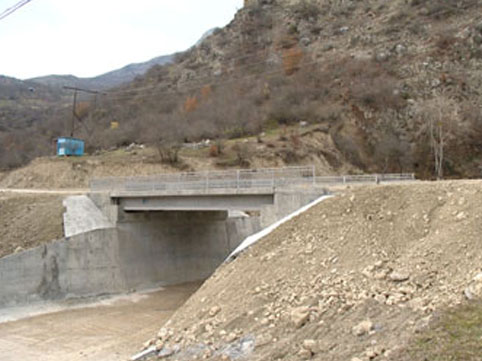 Sabirabadda körpü uçdu, kəndlərlə əlaqə məhdudlaşdı – FOTO Sabirabadda körpü uçdu, kəndlərlə əlaqə məhdudlaşdı – FOTO