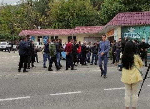 Tumanyanda etiraz aksiyası – Ermənilər əsas yolu bağladı