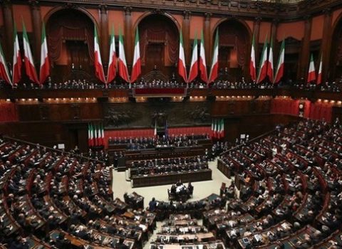 İtaliyada növbədənkənar parlament seçkiləri keçirilir