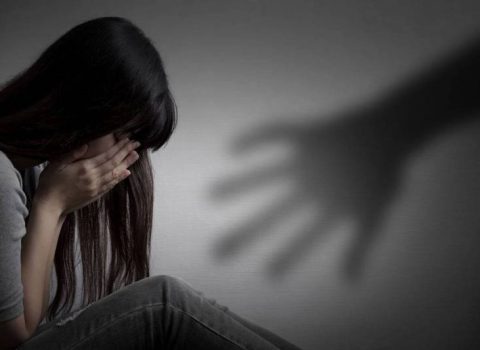 13 yaşlı qızın dünyaya gətirdiyi uşağın atası da yeniyetmə imiş – DETALLAR