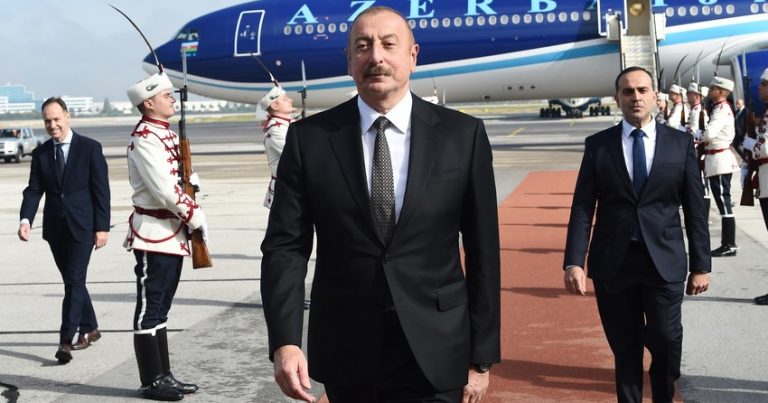 Sofiyada İlham Əliyevin rəsmi qarşılanma mərasimi oldu Sofiyada İlham Əliyevin rəsmi qarşılanma mərasimi oldu