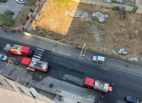 Bakıda çoxmərtəbəli yaşayış binasında yanğın başladı – VİDEO