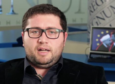 “Oliqarxlar öz qənimətlərini xilas etmək üçün Rusiya hərbi bazalarını Ermənistanda yerləşdiriblər” – Çaturyan