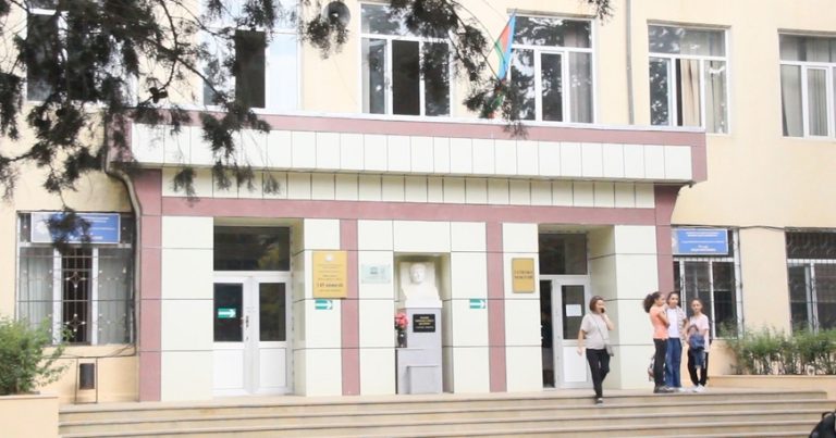 145 saylı məktəbdə valideynlərlə direktor arasında dərs qrafiki qalmaqalı 145 saylı məktəbdə valideynlərlə direktor arasında dərs qrafiki qalmaqalı
