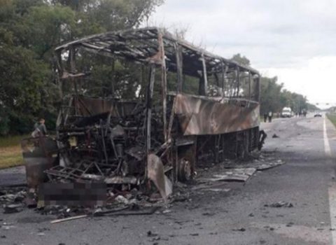 Meksikada avtobus yol qəzasından sonra yandı – Ölənlər var