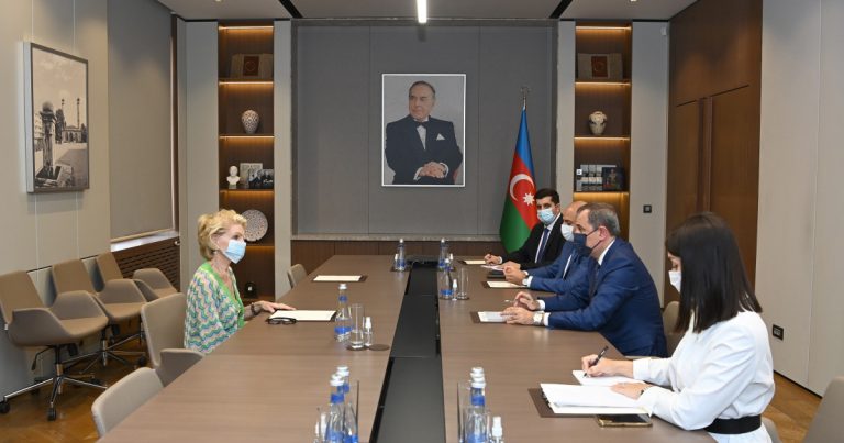 Ceyhun Bayramov UNESCO-nun xoşməramlı səfirini qəbul etdi Ceyhun Bayramov UNESCO-nun xoşməramlı səfirini qəbul etdi