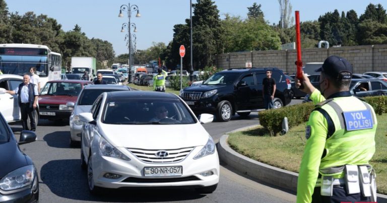 Şəhidlərin xatirəsi bir dəqiqəlik sükutla yad edildi Şəhidlərin xatirəsi bir dəqiqəlik sükutla yad edildi