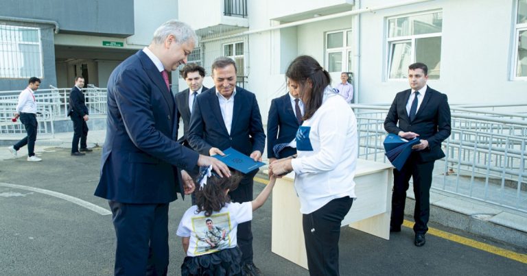 50 şəhid ailəsi və müharibə əlilinə yeni mənzillər təqdim olundu 50 şəhid ailəsi və müharibə əlilinə yeni mənzillər təqdim olundu