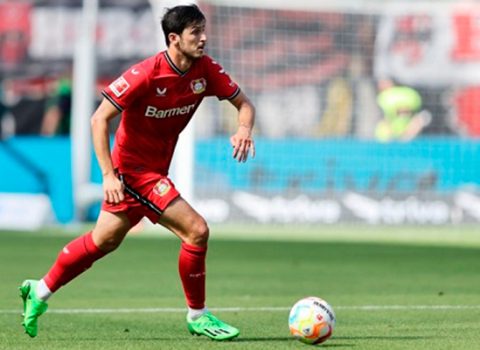Məşhur futbolçu İranda baş verənlərə etiraz etdi