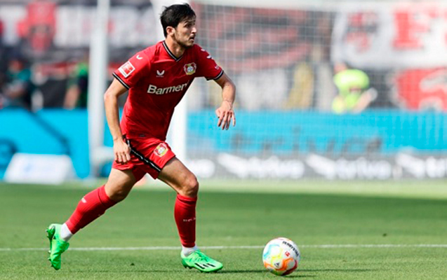 Məşhur futbolçu İranda baş verənlərə etiraz etdi Məşhur futbolçu İranda baş verənlərə etiraz etdi