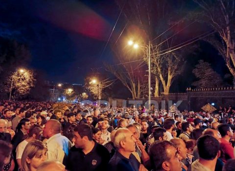 İrəvanda aksiya: Paşinyana bu tarixə qədər vaxt verildi