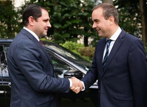 Papikyan fransalı həmkarı ilə görüşdü