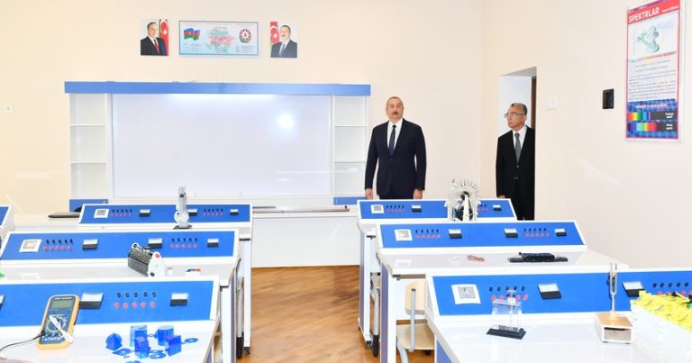 İlham Əliyev Bakıda iki məktəbin açılışını etdi – FOTO + YENİLƏNİB İlham Əliyev Bakıda iki məktəbin açılışını etdi – FOTO + YENİLƏNİB