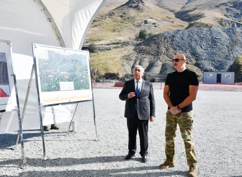 Prezident Kəlbəcər-Laçın avtomobil yolunda yeni inşa edilən tunellə tanış oldu – FOTO