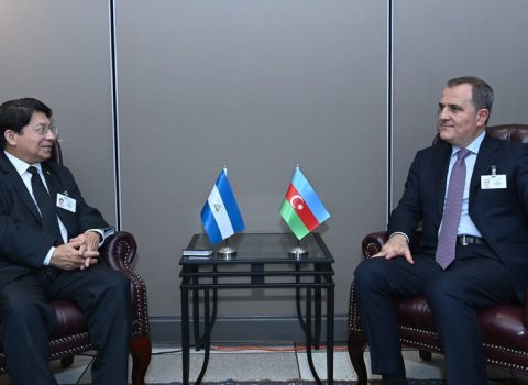Ceyhun Bayramov Laos və Nikaraquanın XİN başçıları ilə görüşdü
