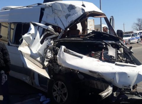 Ağstafada mikroavtobus qəzaya uğradı: 20-yə yaxın şəxs xəsarət aldı