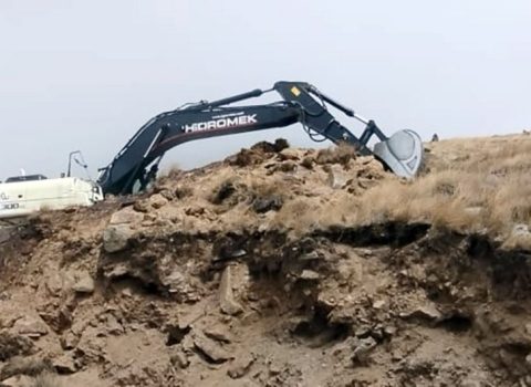 Ermənilər Laçında ekskavatoru atəşə tutdu