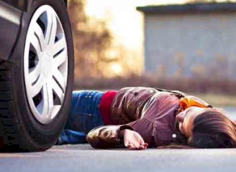 Bakıda ağır qəza: Gənc qızı maşın vurdu – FOTO + YENİLƏNİB
