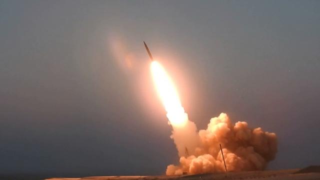 İran 1400 kilometr mənzilli yeni ballistik raketini nümayiş etdirdi