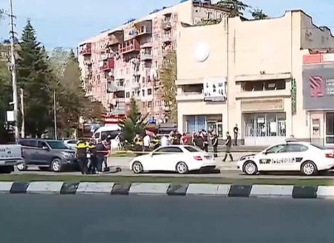 Gürcüstanda banka hücum edən şəxs saxlanıldı, girovlar sərbəst buraxıldı – YENİLƏNİB