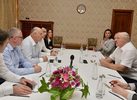 Gürcüstan Belarusu diplomatik münasibətləri kəsməklə hədələdi