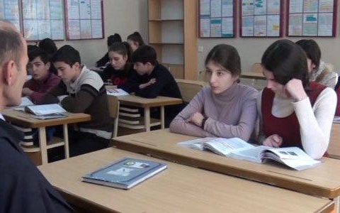 75 il əvvəl tikilən təhsil ocağının son durumu – VİDEO
