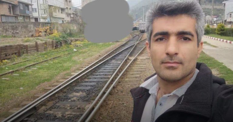 İranda qətlə yetirilən azərbaycanlının məzarı üstündə bacısı SAÇLARINI KƏSDİ – VİDEO İranda qətlə yetirilən azərbaycanlının məzarı üstündə bacısı SAÇLARINI KƏSDİ – VİDEO