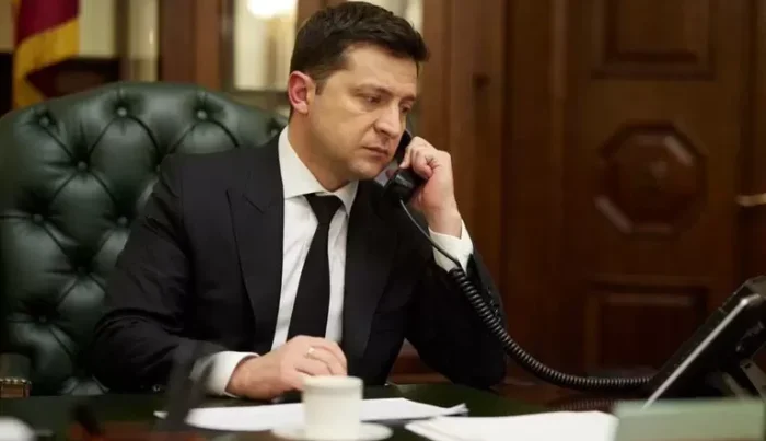 Zelenski Liz Trassla telefon danışığı aparan ilk prezident oldu Zelenski Liz Trassla telefon danışığı aparan ilk prezident oldu