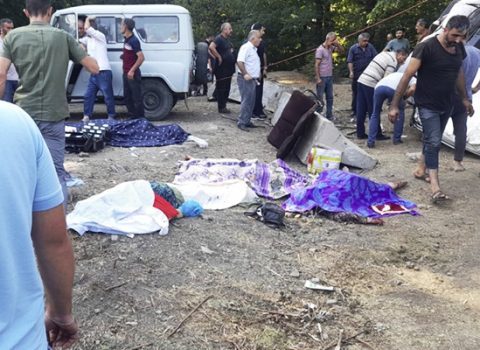 Kənd yasda – 7 qadın dəfn edilir – FOTO