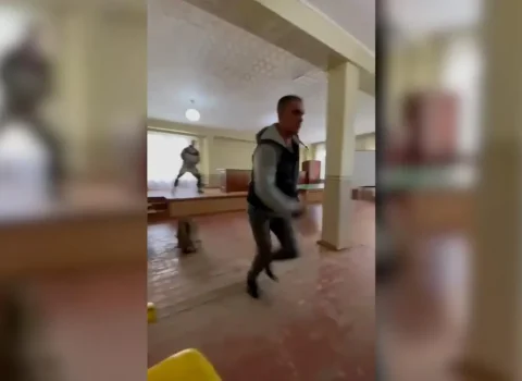 Rusiyada hərbi komissarlığa silahlı hücum: Komissar güllələndi – VİDEO