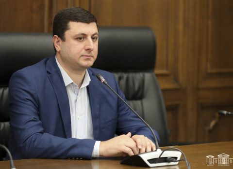 Erməni deputat: “Bunun üçün ilk növbədə Arutyunyan məsuliyyət daşıyır”