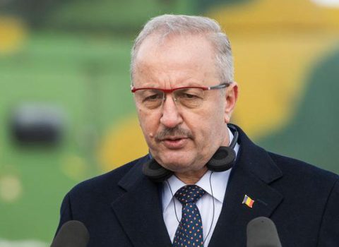 Rumıniyanın müdafiə naziri ölkə prezidenti ilə fikir ayrılığına görə İSTEFA VERDİ