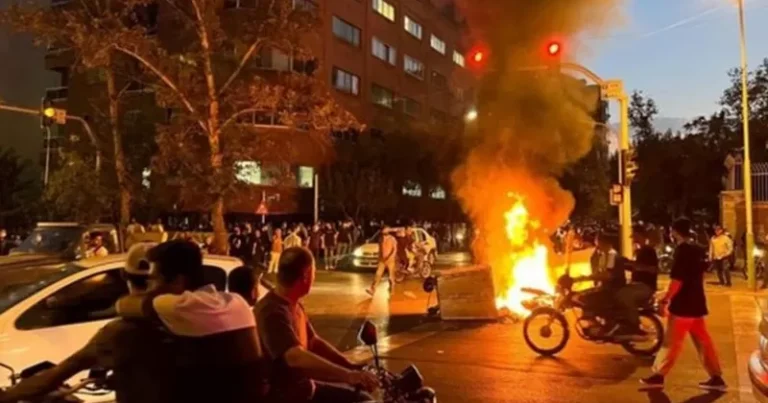 İranda daha bir gənc qətlə yetirildi – FOTO İranda daha bir gənc qətlə yetirildi – FOTO