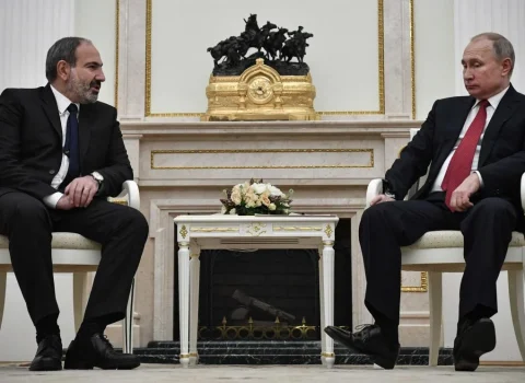 Putin və Paşinyan üçtərəfli razılaşmaların həyata keçirilməsini müzakirə etdi