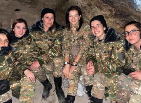 Anna Akopyan müharibə vaxtı yaratdığı “Erato” qadın hərbi hissəsindən ÜZR İSTƏDİ