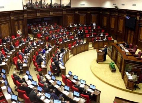 Ermənistan parlamenti növbədənkənar sessiya çağırdı